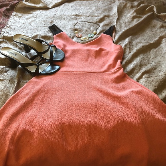 Dress - Picture 4 of 5